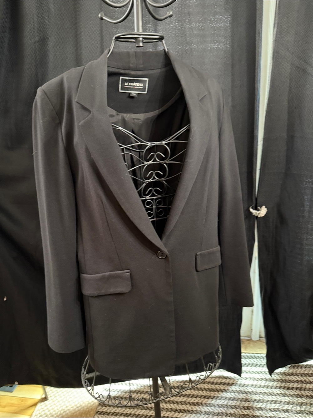 le chateau Black Single-Button Tailored Blazer